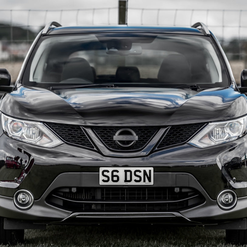 Logo Nissan noir brillant pour capot ou coffre