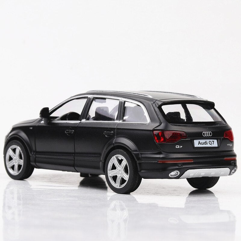 Audi Q7 Miniature en Métal 1:36 - Jouet de Collection Voiture