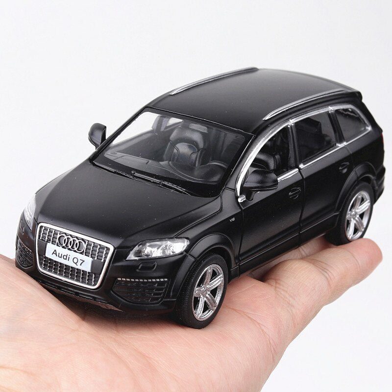 Audi Q7 Miniature en Métal 1:36 - Jouet de Collection Voiture