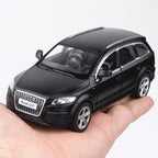 Audi Q7 Miniature en Métal 1:36 - Jouet de Collection Voiture