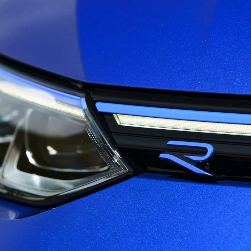 Logo R design nouvelle génération pour Volkswagen Golf 8