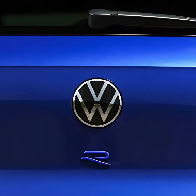 Logo R design nouvelle génération pour Volkswagen Golf 8