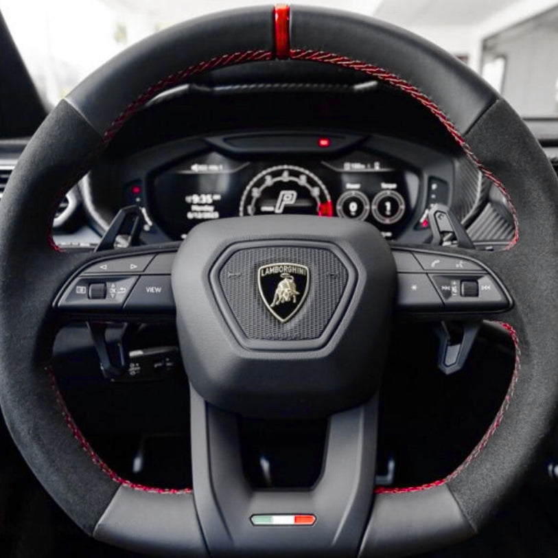 Volant sport Lamborghini Urus finition fibre de carbone et cuir