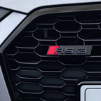 Logo RS noir pour Audi RS3 RS4 RS5 RS6 RSQ8