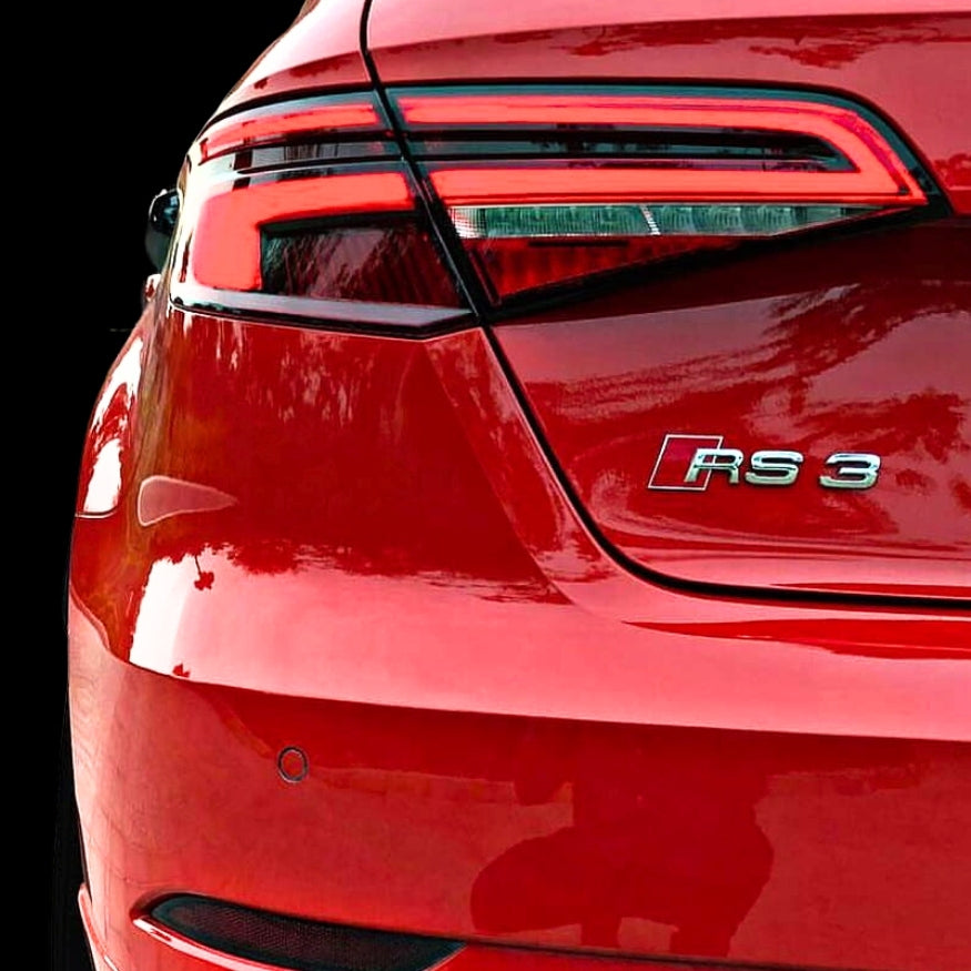 Logo RS noir pour Audi RS3 RS4 RS5 RS6 RSQ8
