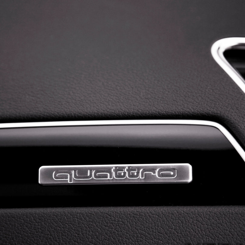 Logo emblème Quattro adhésif pour carrosserie Audi