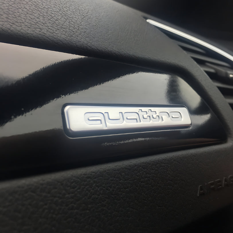 Logo emblème Quattro adhésif pour carrosserie Audi